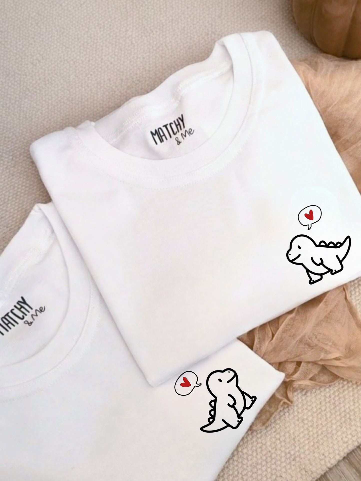 Tee-shirts (ou body) " Coeur de dino "